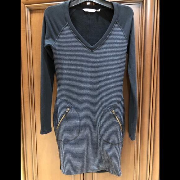 Athleta Dresses & Skirts - Athleta v neck dress xs